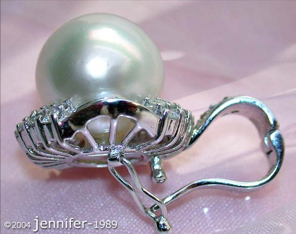 Weißgold-Anhänger mit Perle und Diamanten, Detailaufnahme