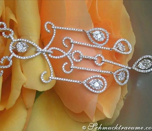 Diamant-Collier mit Illusion-Design auf Rosenblättern