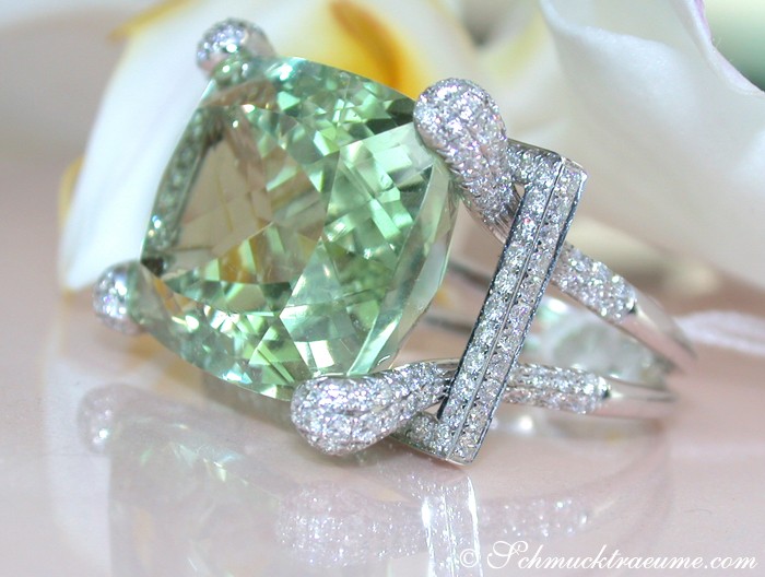 Prachtvoller Prasiolith-Ring mit Brillanten in Weißgold 750