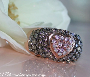 Herzring aus Roségold mit braunen und weißen Brillanten, warmes Design