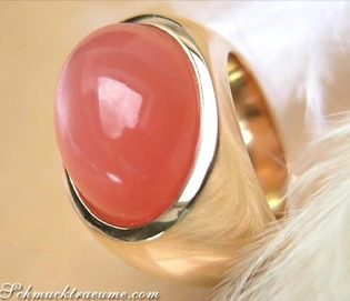 Mondstein-Ring aus Gelbgold 750 mit großem ovalen Stein