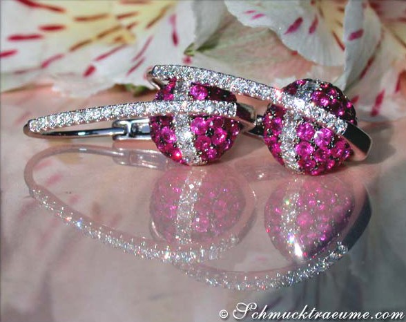 Rubin-Ohrgehänge mit Brillanten in Weißgold 750