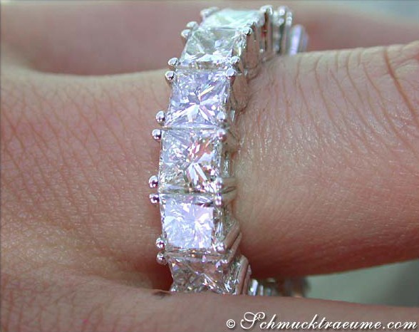 Weißgold 750 Memory Ring mit 9.05 ct. Diamanten, Detailaufnahme