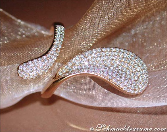 Geschwungener Brillantring in Roségold 750 mit funkelnden Brillanten