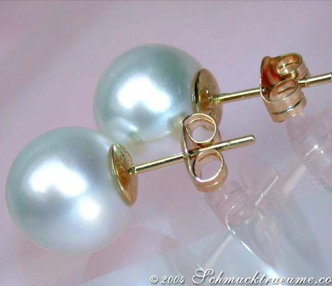 Goldene Ohrstecker mit 11-12 mm großen Südseeperlen Goldene Ohrstecker mit 11-12 mm großen Südseeperlen