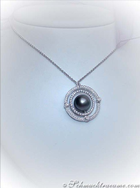 Weißgold-Collier mit Tahitiperle und Brillanten, Detailaufnahme, elegant und luxuriös