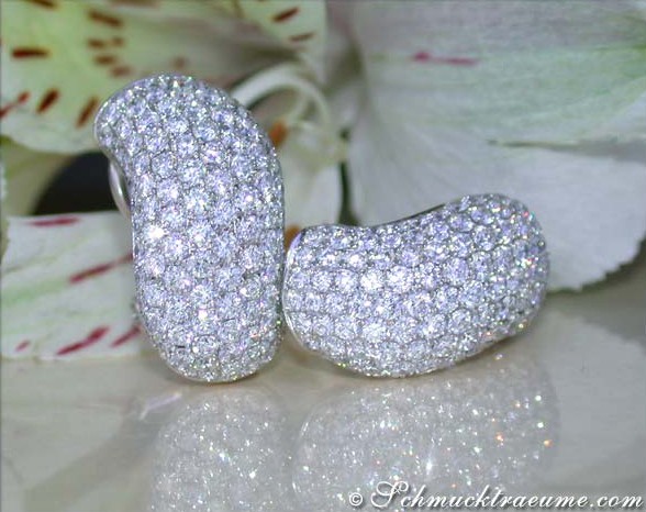 Gewellte Diamanten-Ohrstecker in Weißgold, funkelnd mit TW VS 3.520 Karat