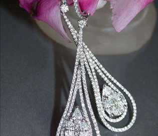 Illusion-Design Diamanten Ohrgehänge in Weißgold 750