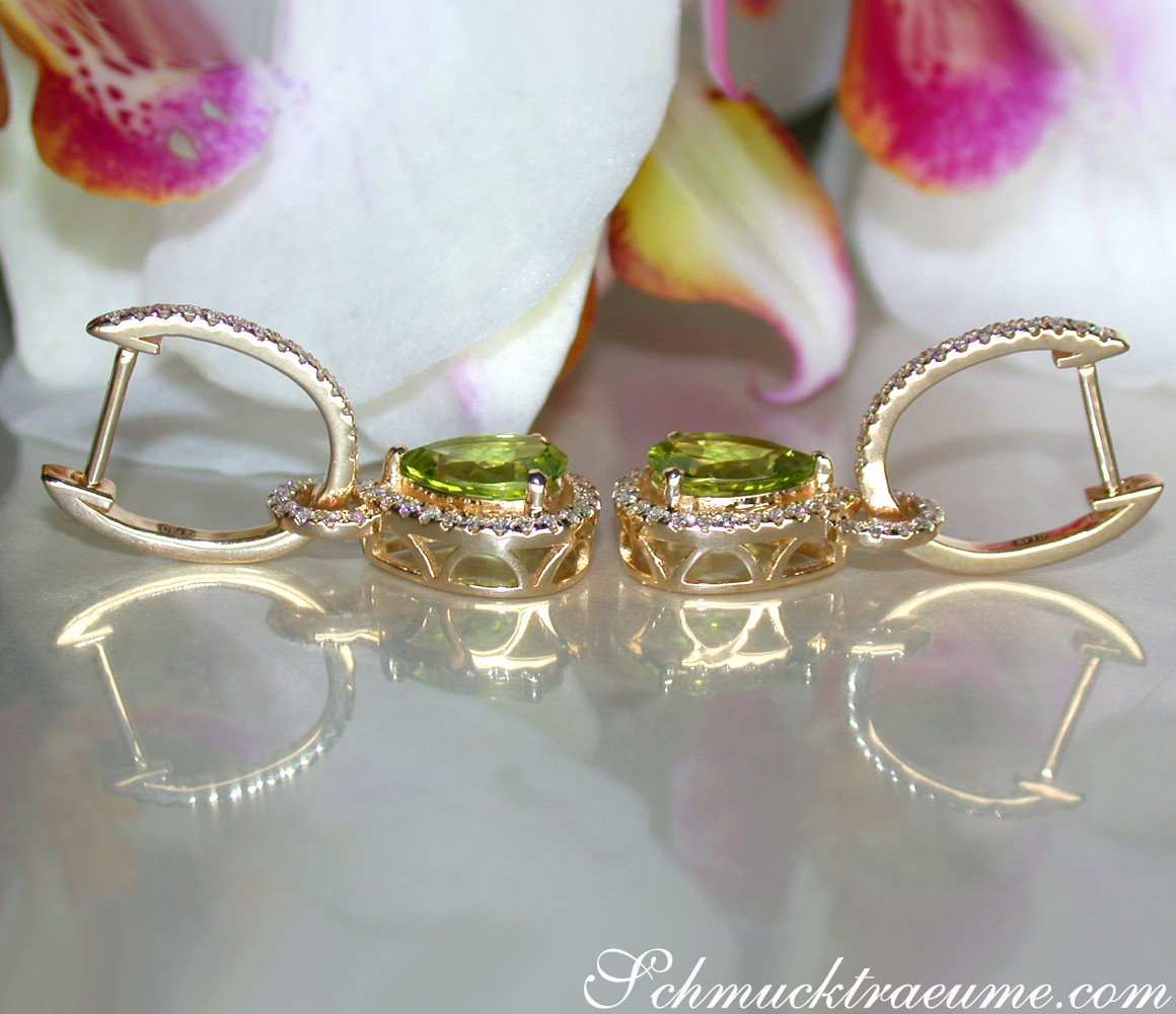 Peridot-Tropfen-Ohrstecker mit Diamanten in Gelbgold 585, Detailaufnahme
