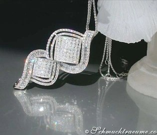 Prinzessendiamant-Anhänger mit Baguette- und Brillantschliff auf schimmernder Kette