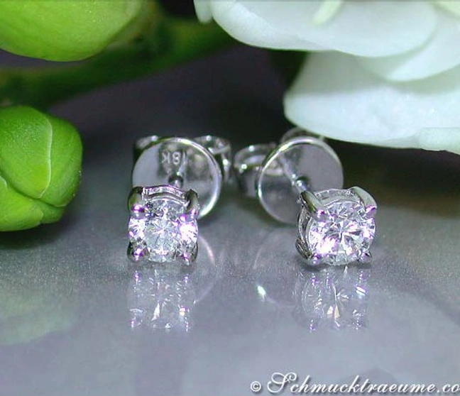Diamant-Solitär-Ohrstecker 0,50 ct. in Weißgold 750, Detailaufnahme Diamant-Solitär-Ohrstecker 0,50 ct. in Weißgold 750, Detailaufnahme