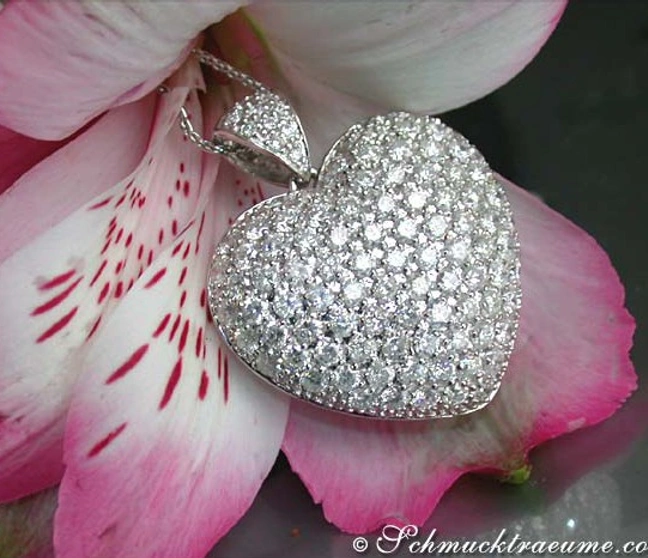 Diamant Herz Anhänger auf rosa Blüte, detailreich, elegant, 4,05 ct. Diamant Herz Anhänger auf rosa Blüte, detailreich, elegant, 4,05 ct.