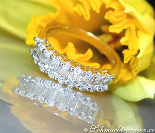 Edler Diamantring in Weißgold 750 mit Baguette-Diamanten auf Blume