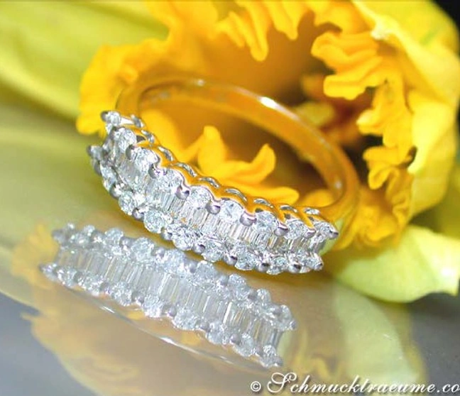 Edler Diamantring in Weißgold 750 mit Baguette-Diamanten auf Blume Edler Diamantring in Weißgold 750 mit Baguette-Diamanten auf Blume