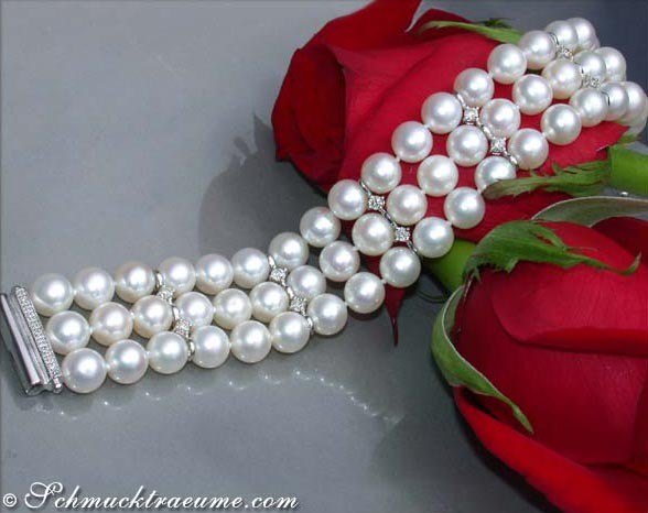 Weißgold-Armband mit 3 Reihen Süßwasserperlen und Brillanten