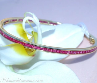 Edler Rubin Armreif mit 5.000 Karat Rubinen in Gelbgold 585