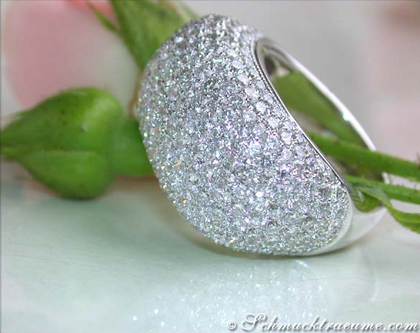 Glitzernder Diamanten-Dome-Ring mit 259 Brillanten in Weißgold