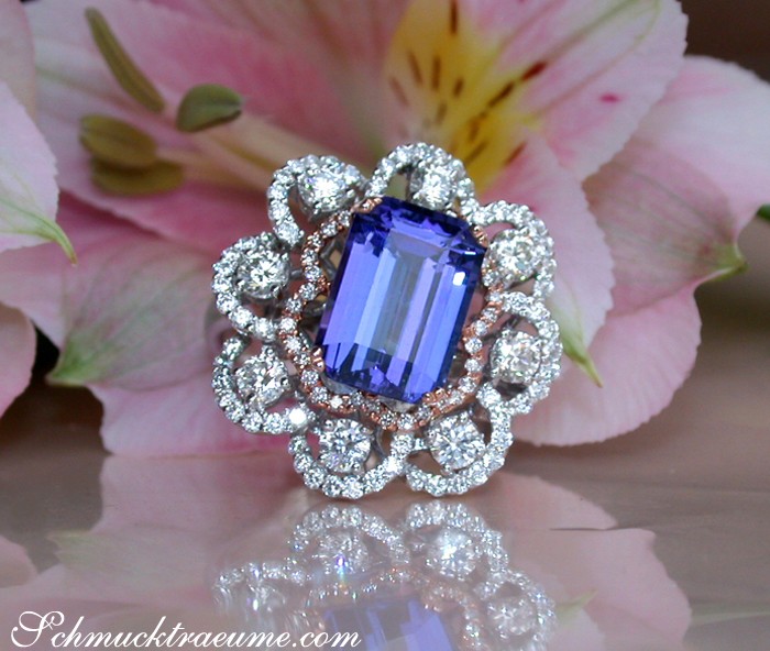 Smaragd-Form-Tansanit-Ring mit Diamanten in Rosé- und Weißgold 750