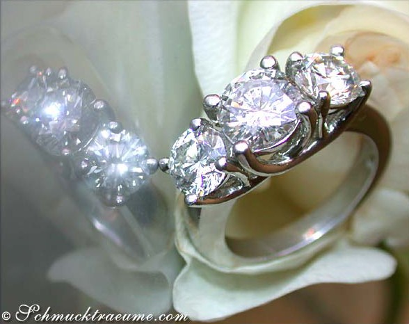 Platin 950 Ring mit drei TW SI1/2 Brillanten