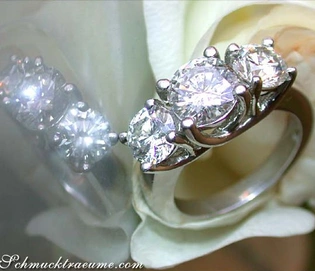 Platin 950 Ring mit drei TW SI1/2 Brillanten