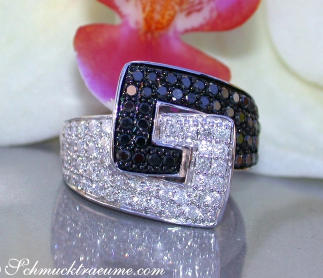 Extravaganter Gürtel Ring mit schwarzen Diamanten - Image 1 Extravaganter Gürtel Ring mit schwarzen Diamanten - Image 1