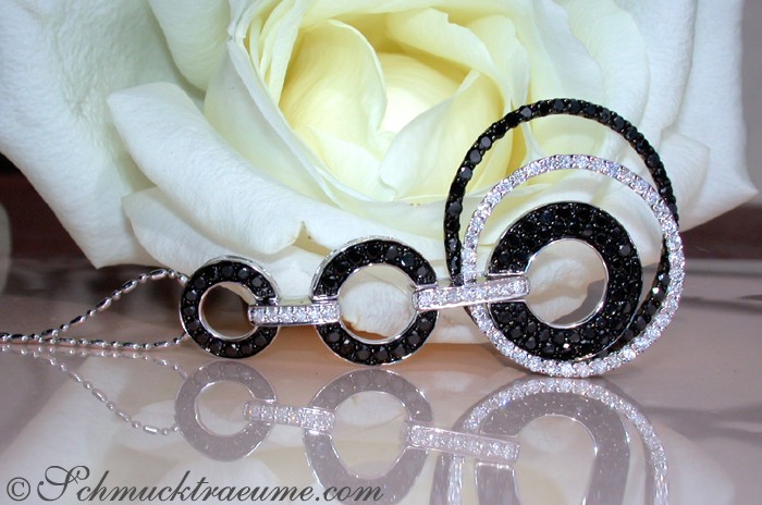 Extra langer Brillanten Anhänger mit schwarzen Diamanten - Image 3
