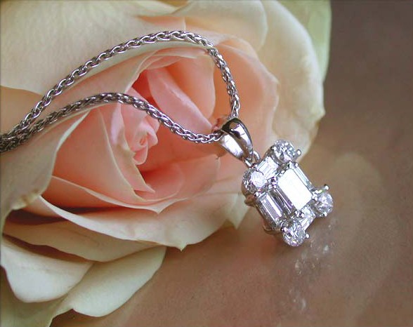 Anhänger im Carré-Design mit 1.060 Karat Diamanten in Weißgold 750