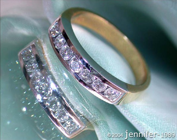 Feinster Diamanten Band Ring in Bicolor Fertigung - Image 3