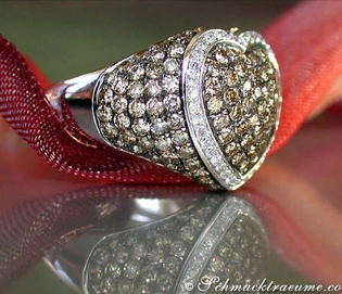 Herzring mit naturbraunen und weißen Diamanten in Weißgold 585