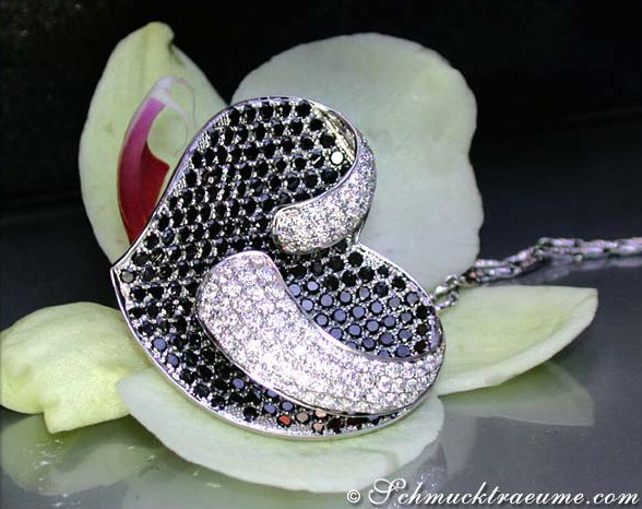 Hochkarätiger Herz Anhänger mit schwarzen Diamanten & Brillanten - Image 4