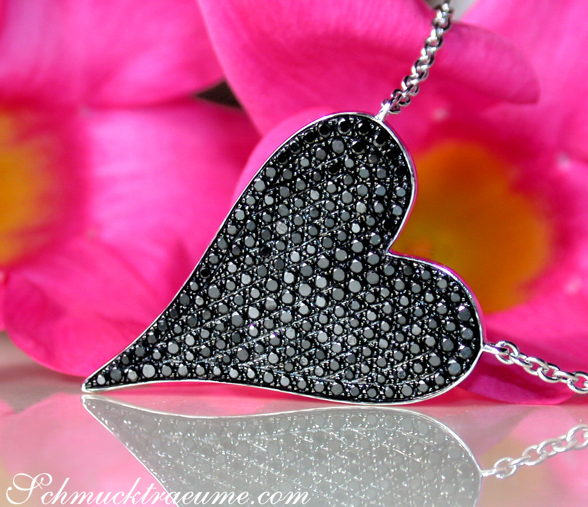 Schwarze Diamanten Herzanhänger in Weißgold, 0.880 Karat, moderner Chic
