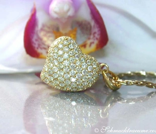 Gelbgold 750 Herz Anhänger mit 0.924 Karat TW VS1 Diamanten