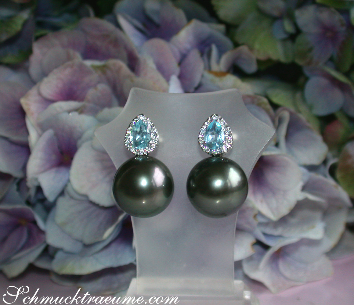 Tahitiperlen-Ohrstecker mit Aquamarinen und Diamanten, Perlendurchmesser 12,2 mm, Weißgold 585