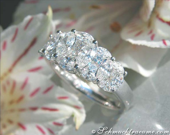 Weißgold 750 Ring mit Marquise- und Princess-Diamanten, Detailansicht