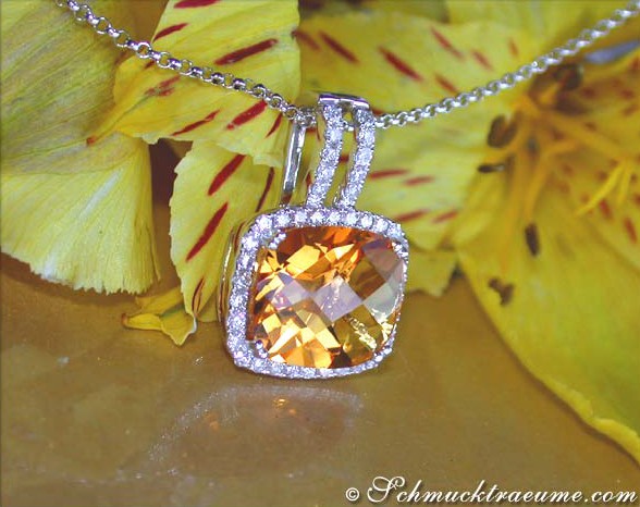 Detailaufnahme des Citrin-Anhängers mit Brillanten in Weißgold 585