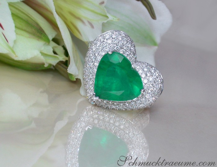 Smaragd Herz Ring mit Brillanten in Weißgold 750