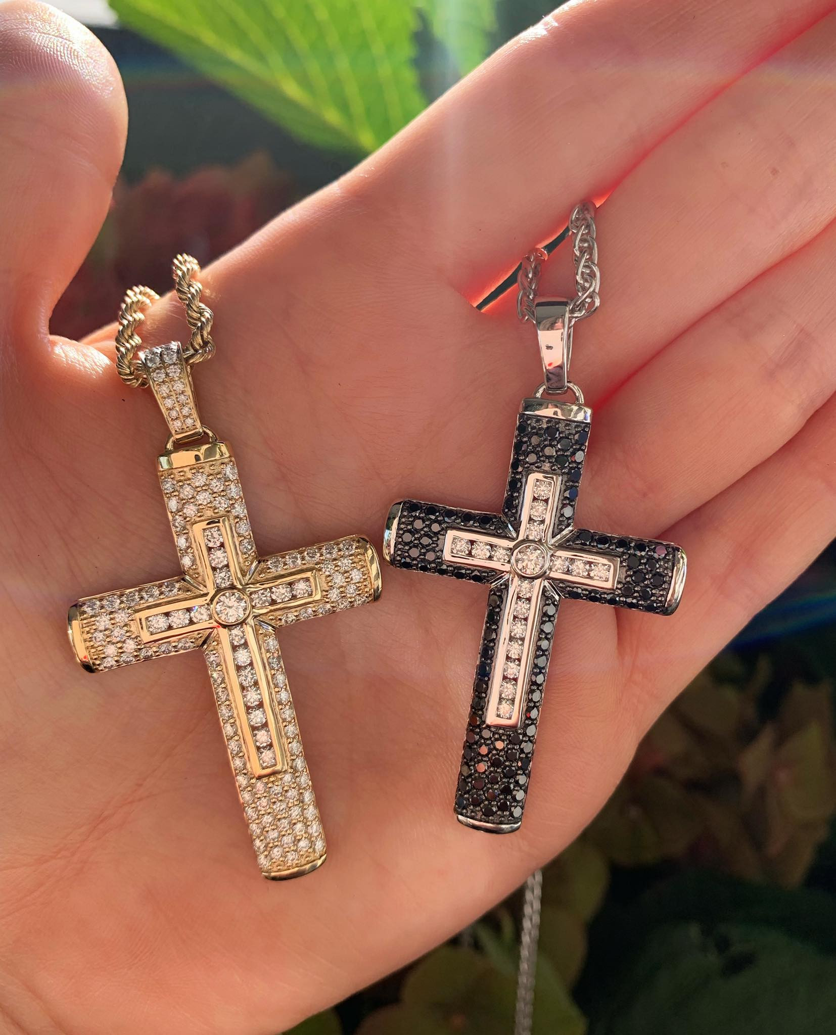 Edler Kreuz-in-Kreuz Anhänger mit schwarzen Diamanten - Image 5