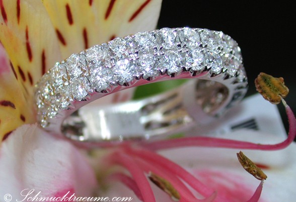 Zweireihiger Brillanten Memory Ring aus Weißgold mit 48 Brillanten