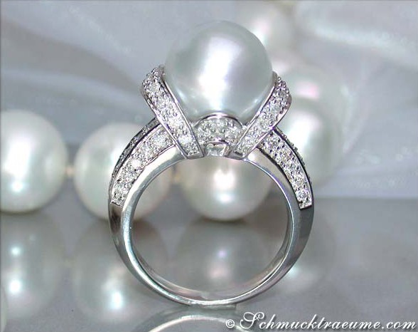 Weißgold 750 Ring mit 0.700 Karat Diamanten und 11-12 mm Südseeperle