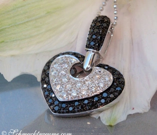Weißgold-Herz-Anhänger mit schwarzen & weißen Diamanten