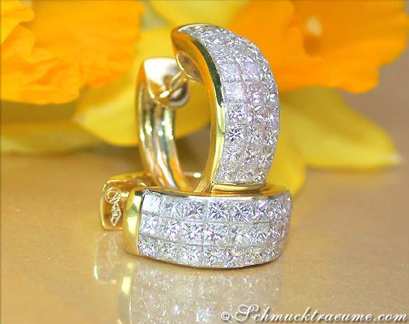 Goldene Creolen mit Princess-Diamanten, dezent und elegant