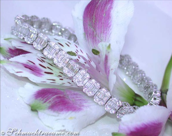 Diamant-Armband mit Baguette-Diamanten, 6,06 ct., in Weißgold 750, auf Blüte gepaart