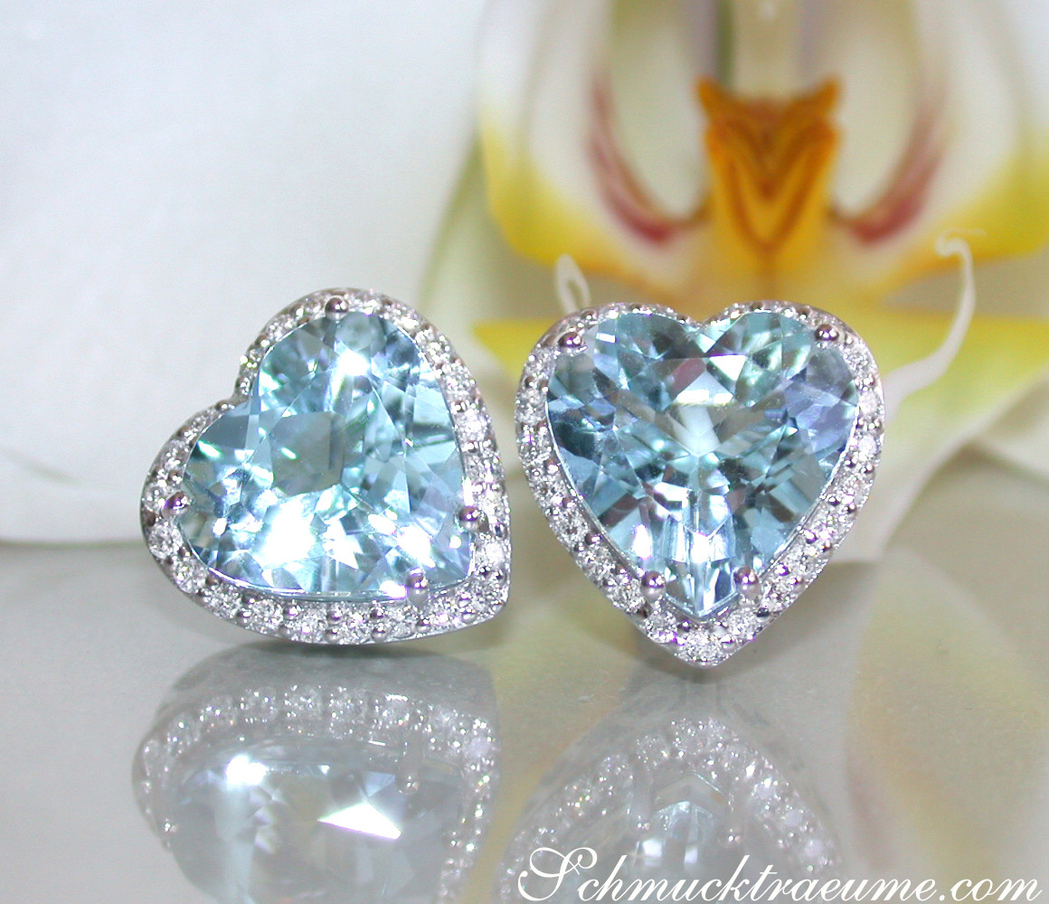 Herzform Aquamarin Ohrstecker mit Diamanten in Weißgold 585