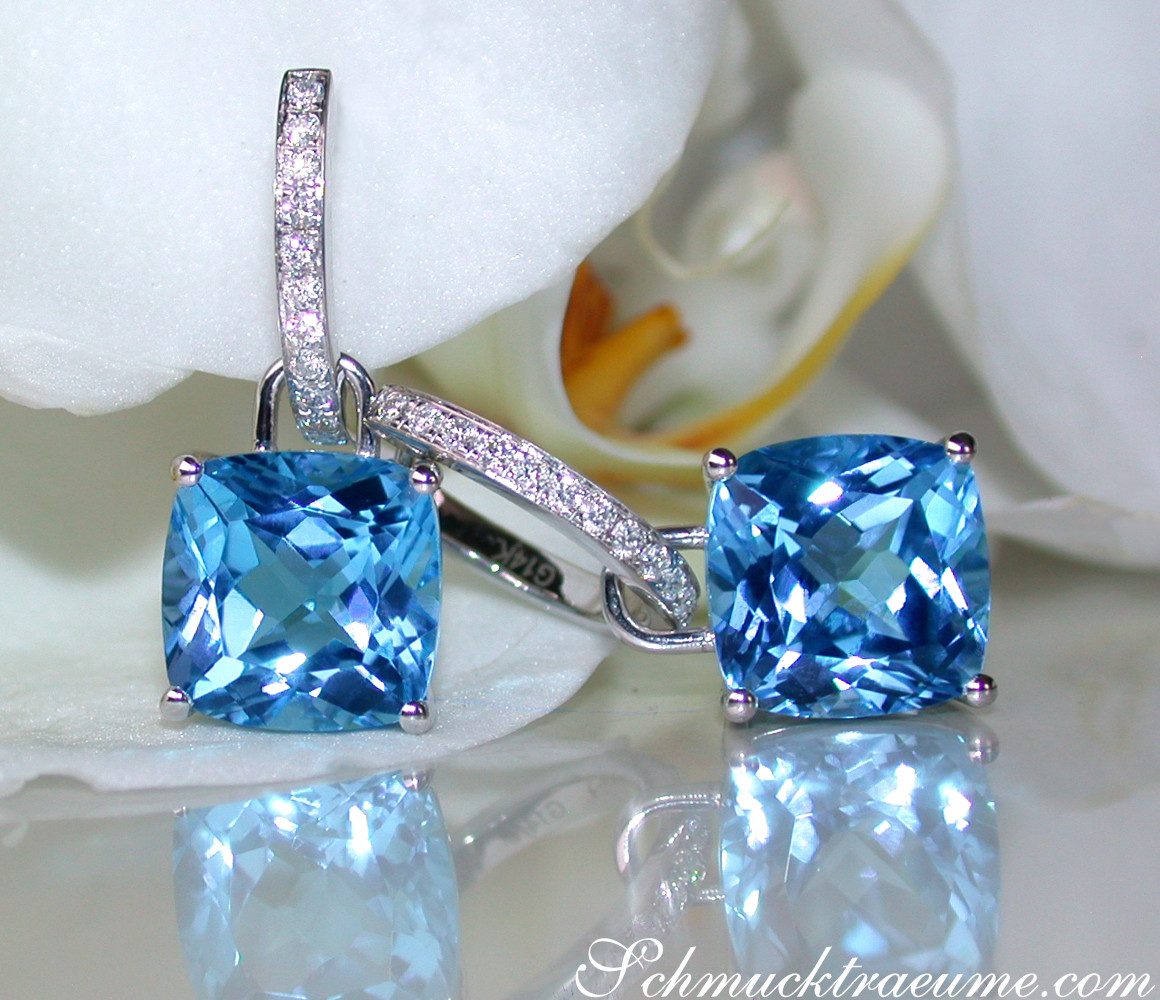 Blautopas-Kissen-Ohrringe mit Diamanten auf weißem Hintergrund