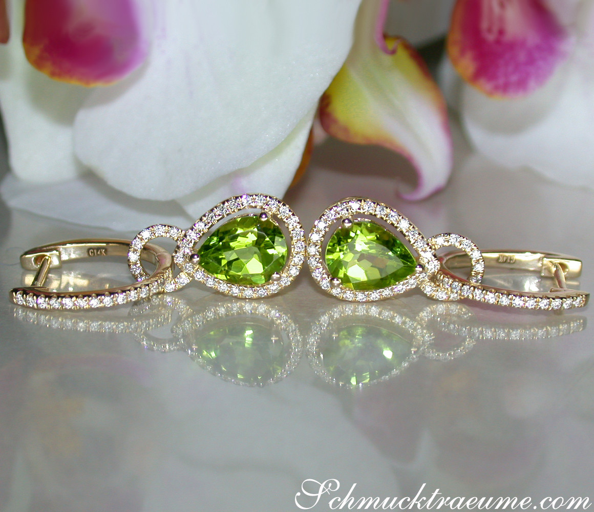 Peridot-Tropfen-Ohrstecker aus Gelbgold 585, Detailaufnahme, elegant und feminin
