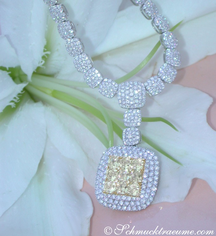 Detail des traumhaften Brillanten-Colliers mit gelben Diamanten, präsentiert in der Fancy Yellow Diamond-Kollektion.