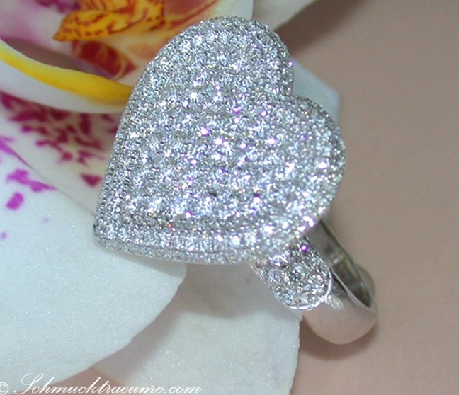 Opulenter Herz-Brillant-Ring mit 2,36 ct. in Weißgold 750 Opulenter Herz-Brillant-Ring mit 2,36 ct. in Weißgold 750