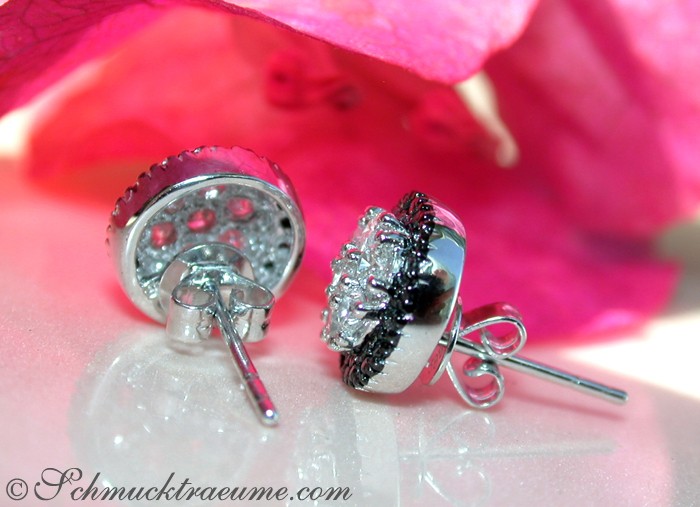 Dezente Ohrstecker mit schwarzen Diamanten - Image 3