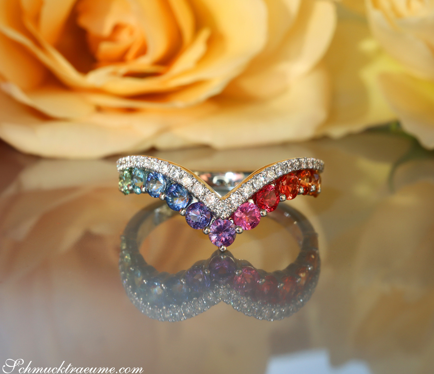 Raffinierter Regenbogen Saphir Ring mit Brillanten - Image 11