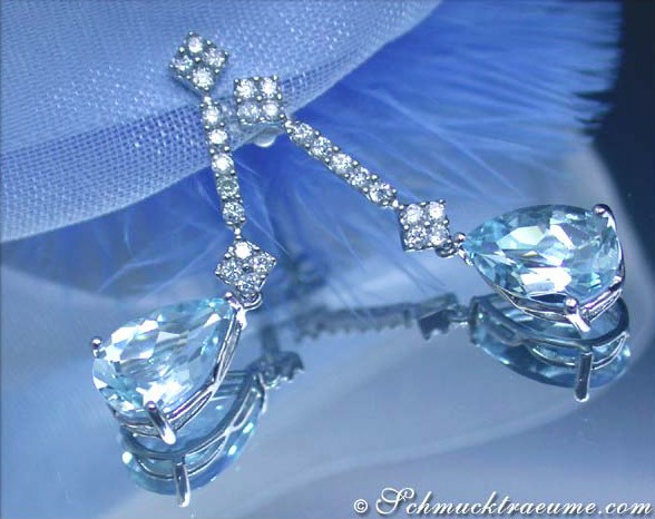 Aquamarin-Tropfen-Ohrstecker mit Diamanten in Weißgold 585